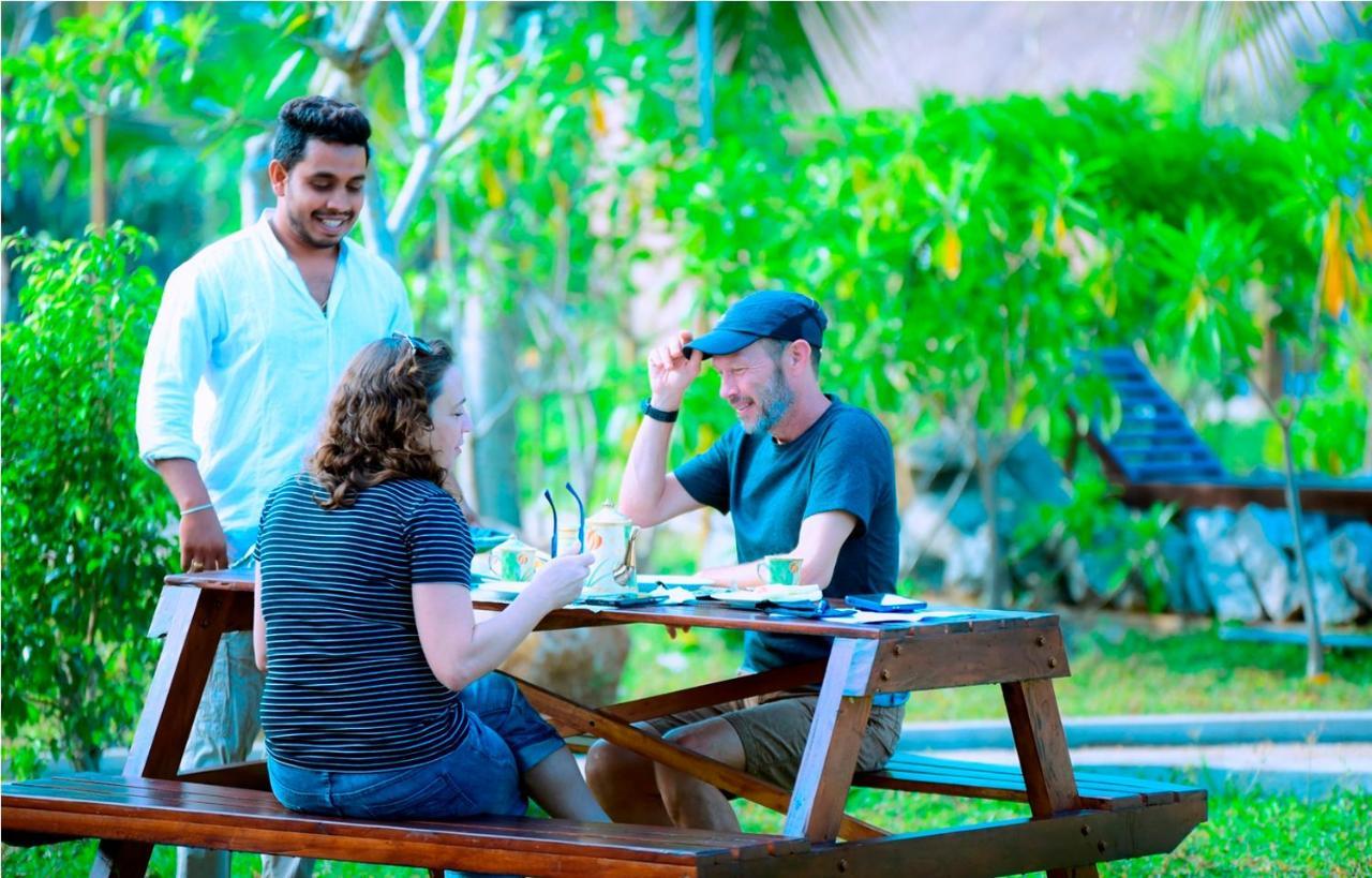 Coco Village Hotel Chilaw Bangadeniya エクステリア 写真