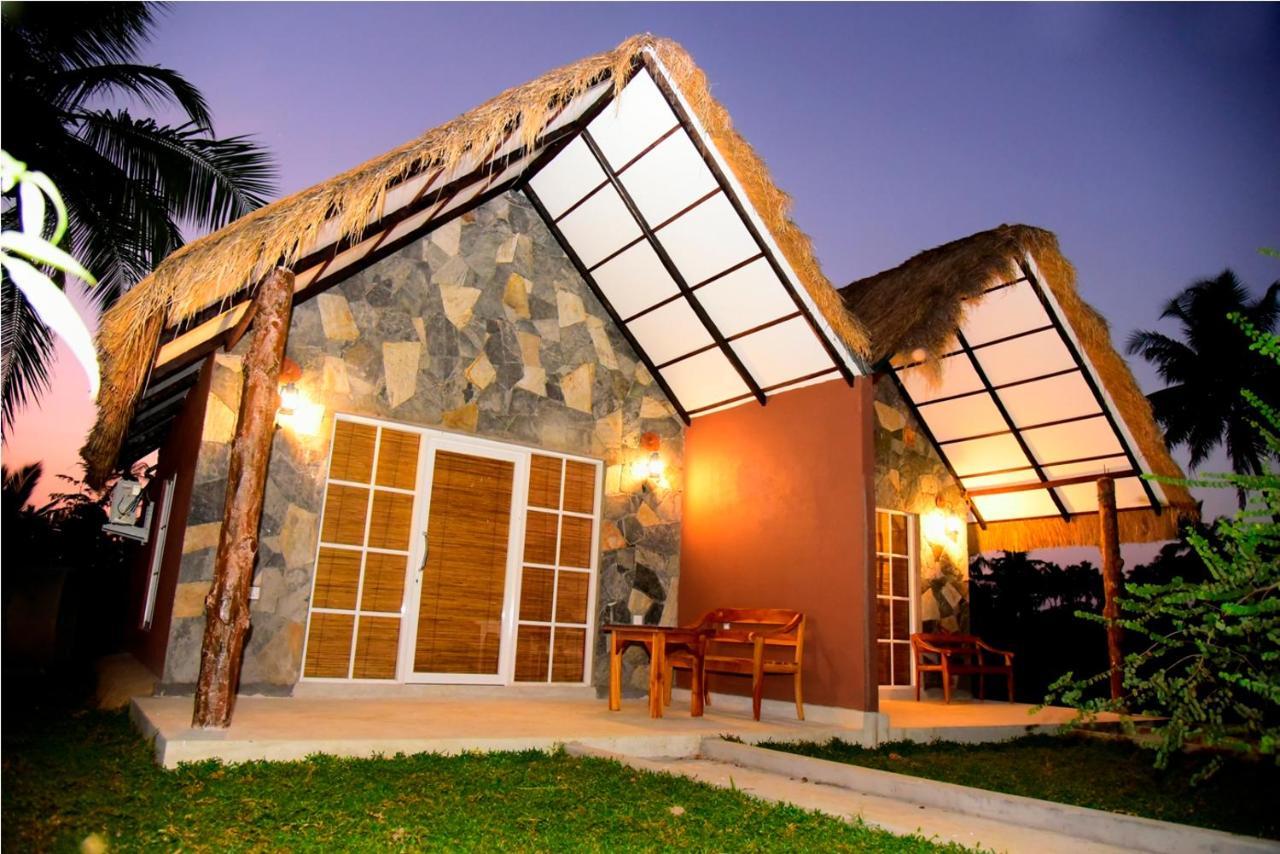 Coco Village Hotel Chilaw Bangadeniya エクステリア 写真